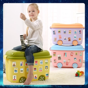 Contenitori portaoggetti colorati per bambini con ruote e stampe a tema di viaggio