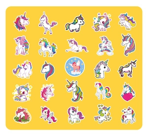 Nahaufnahme süßer Einhorn-Sticker mit Regenbogen- und Sternmustern für Laptop und Koffer
