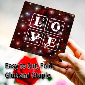 Détail du papier scrapbooking galaxie rose avec motif LOVE, facile à couper et plier