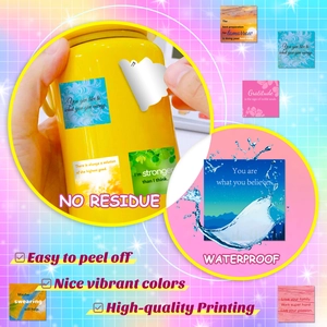 Wasserdichte Motivationsaufkleber mit Sprüchen auf einer gelben Flasche mit Sternenmuster