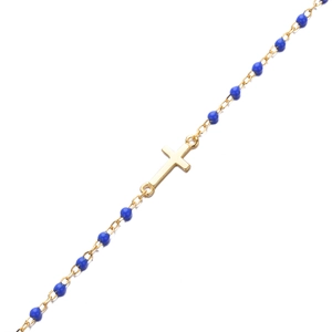 Détail du bracelet croix en argent S925 avec finition dorée et perles en émail bleu