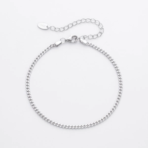 Detailed view of S925 sterling silver curb chain with lobster clasp and hallmark tag