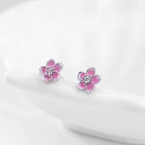 Élégantes boucles d'oreilles cerisier en argent S925 avec pétales en émail rose