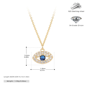 Detalle del colgante de ojo turco en plata 925 con piedras de circonita 5A