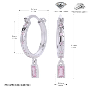 Detailansicht der 925 Sterling Silber Creolen mit rosa 5A Zirkonia Anhängern im Fokus