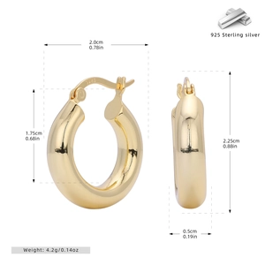 Détail des boucles d'oreilles créoles en argent 925 plaqué or avec gravure S925 authentique