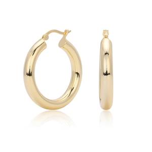 Détail du poinçon S925 sur les créoles polies en argent sterling plaqué or fin