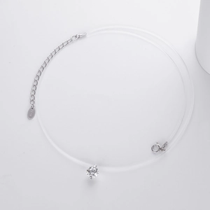 Detail van de S925 zilveren sluiting en verlengketting met zirkonia hanger eraan