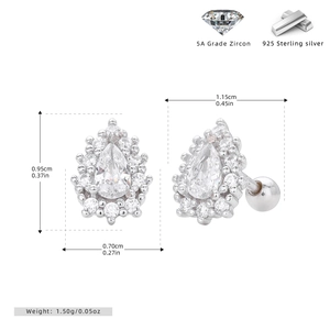Vue macro de boucles d'oreilles goutte en argent S925 avec zircon et fermoir à vis