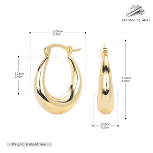 Vue détaillée des boucles d'oreilles dorées avec poinçon 925 et mesures de dimensions