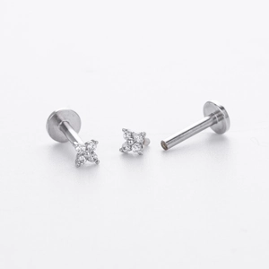 Detaillierte Ansicht der S925 Silber Kleeblatt Labret-Stecker mit Zirkonia-Einlagen