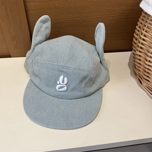 Casquette de baseball en jean bleu clair avec oreilles d'ailes et broderie blanche