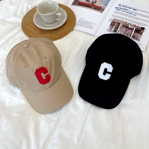 Black and khaki baseball caps with C logo embroidery and classic 6-panel cotton design