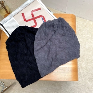 Lässige Beanie-Mützen in Schwarz und Dunkelgrau mit einzigartiger gewellter 3D-Textur