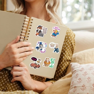 Nahaufnahme lustiger Tiersticker auf einem Spiralnotizbuch mit Fuchs, Ente und Tiger