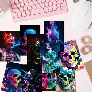 Detailansicht von neun künstlerischen Totenkopf-Postkarten im Cyberpunk- und Gothic-Stil