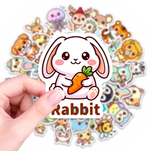Dettaglio dell'adesivo con coniglio carino con collezione di animali sullo sfondo