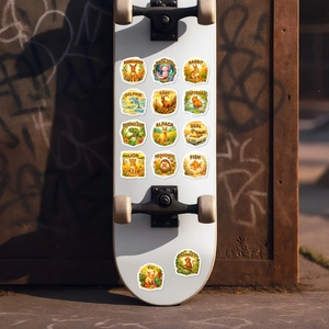 Autocollants d'animaux étanches avec illustrations à la main sur un skateboard blanc