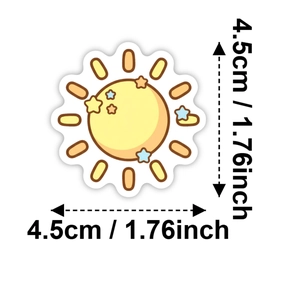 Detailaufnahme eines gelben Cartoon-Sonnenaufklebers mit Sternen und Größenangabe