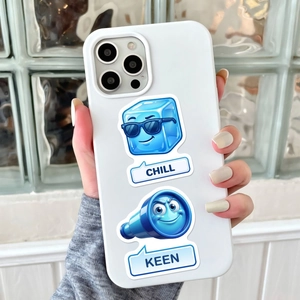Gros plan d'une coque iPhone blanche avec des motifs de dessins animés bleus Chill Keen