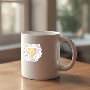 Detail einer weißen Keramiktasse mit Pixelkunst-Grafiken und Gaming-Controller-Motiven