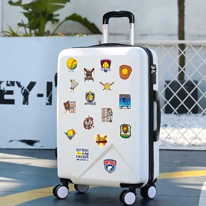 Autocollants de softball jaunes imperméables posés sur une valise blanche décorée