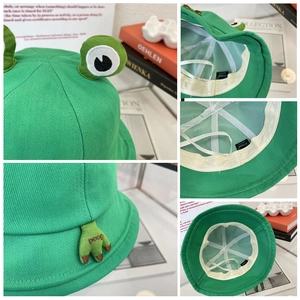 Gros plan du bob grenouille vert avec yeux en relief et broderie Good sur la nageoire