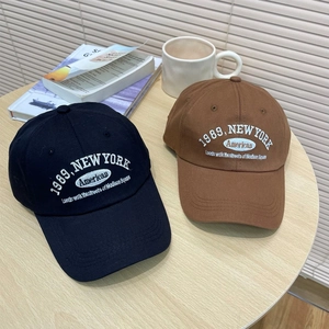 Vintage cotton baseball cap with 1989 New York letter embroidery in black and brown colors