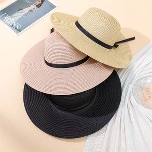 Chapeau de soleil en paille à large bord avec ruban élégant en beige, rose et noir