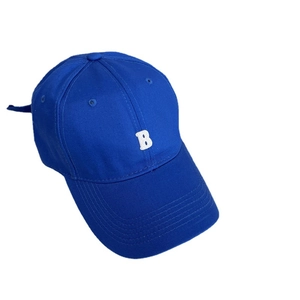Klassieke koningsblauwe katoenen oversized baseballpet met wit geborduurde letter B