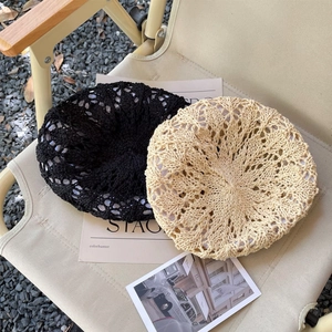 Bérets en maille crochetée ajourée pour femme, coloris noir et beige, style respirant