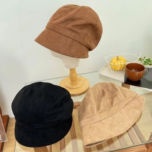 Retro suède baker boy petten in bruin, zwart en beige voor de herfst en de winter