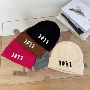 Berretti invernali in maglia in quattro colori con ricamo 1011 in morbida lana