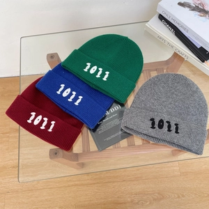 Berretti in maglia con ricamo numerico 1011 in vari colori per calore invernale