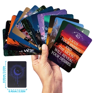 Detailed view of the oracle cards with dimensions 8.91cm x 6.41cm and moon star patterns