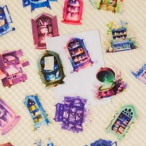 Gros plan de 56 stickers magiques en PET translucide pour DIY et décoration