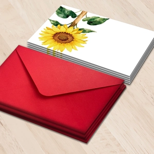 Wenskaartenset met zonnebloemillustraties en klassieke rode enveloppen