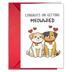 Detalle de tarjeta de boda con dos cachorros lindos y un sobre rojo muy romántico