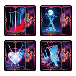 Baraja de tarot cyberpunk neón con cartas de espadas y patrones místicos al dorso