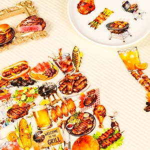 Vue macro d'autocollants barbecue transparents avec motifs de grillades à l'aquarelle