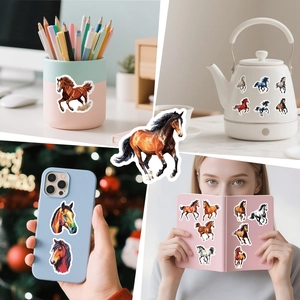 Vues détaillées d'autocollants de chevaux d'art sur coque de téléphone et papeterie