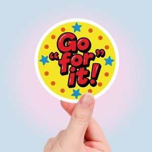 Λεπτομέρεια στρογγυλού αυτοκόλλητου με 'Go for it!' κείμενο σε στυλ κόμικ ποπ αρτ