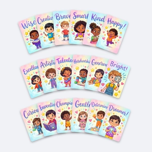 Dettaglio di 18 carte colorate per bambini con aggettivi positivi in lingua inglese