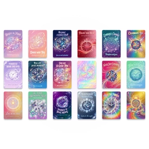 Vlakke lay-out van 18 psychedelische klok affirmatiekaarten met surrealistische kunst