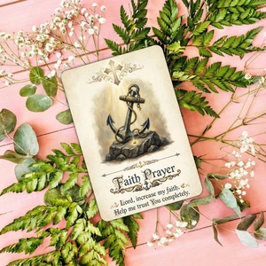 Carte de prière vintage avec illustrations croix et ancre sur fond en bois rose