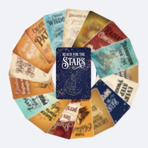 Dettaglio di carte motivazionali vintage con tema Reach For The Stars luna e stelle