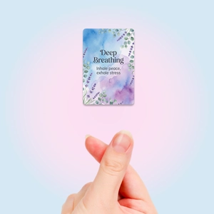Dettaglio cartolina floreale acquerello con testo Deep Breathing e frase relax