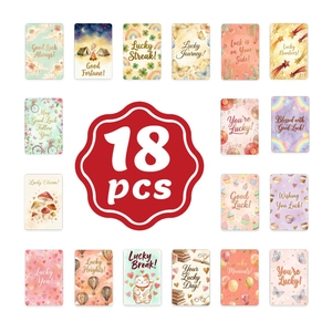 Set di 18 biglietti d'auguri colorati con varie illustrazioni artistiche portafortuna