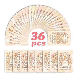 Dettaglio di 36 carte motivazionali ad acquerello con illustrazioni floreali