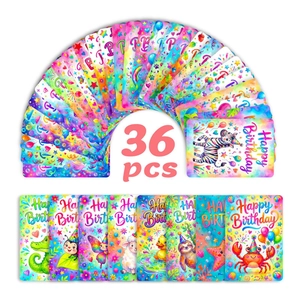 Détail de 36 cartes d'anniversaire animaux en aquarelle empilées en éventail avec dessins
